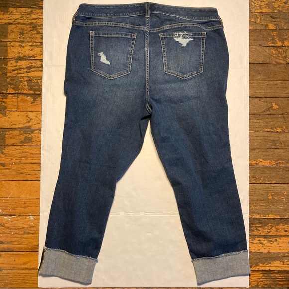 NWOT Torrid Denim Boyfriend Crop folded hem medium - Picture 3 of 12